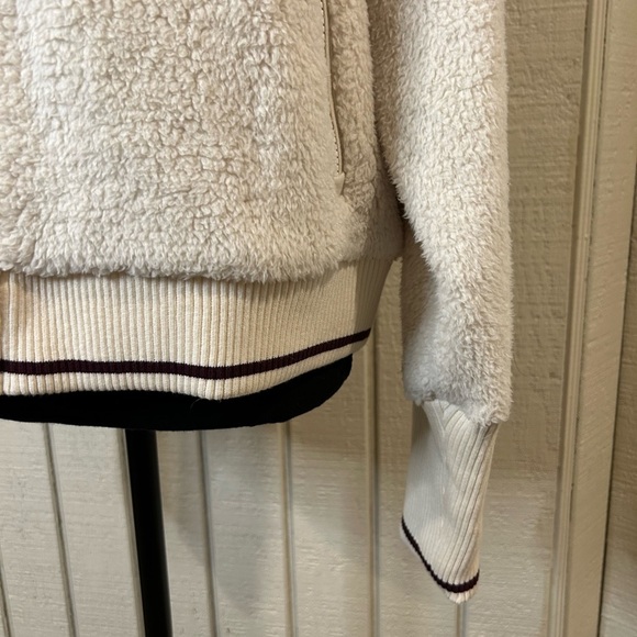 Athleta Tugga Sherpa Jacket, size large. - Picture 5 of 9